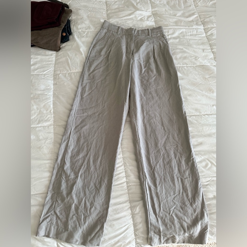 Aritzia Women’s Light Gray Chinos